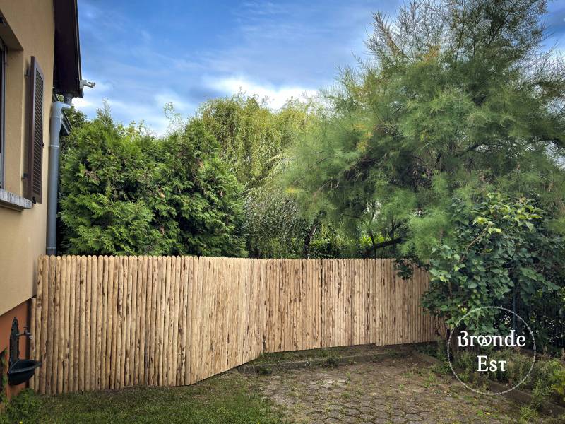 Portail assorti en panneaux châtaignier jointifs – chantier Brande-Est à Scherwiller, Alsace